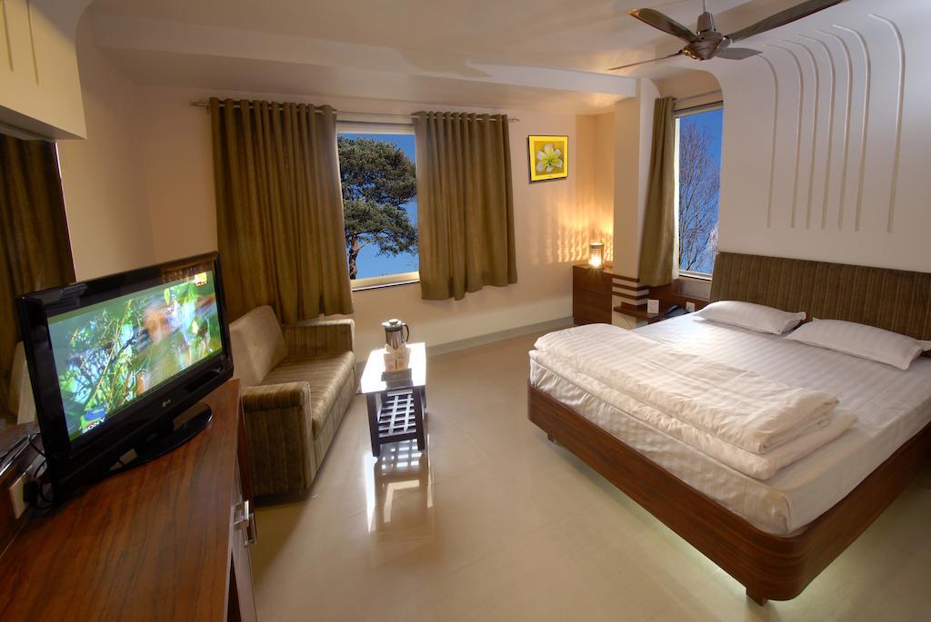 Hotel Tulsi Exotic Bhopal Room photo