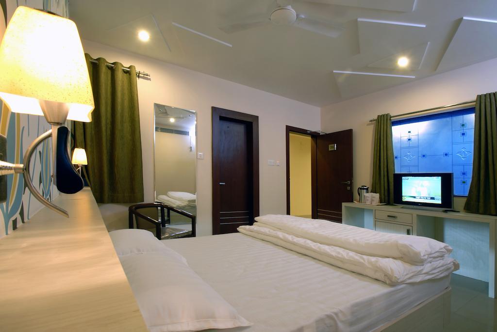 Hotel Tulsi Exotic Bhopal Room photo