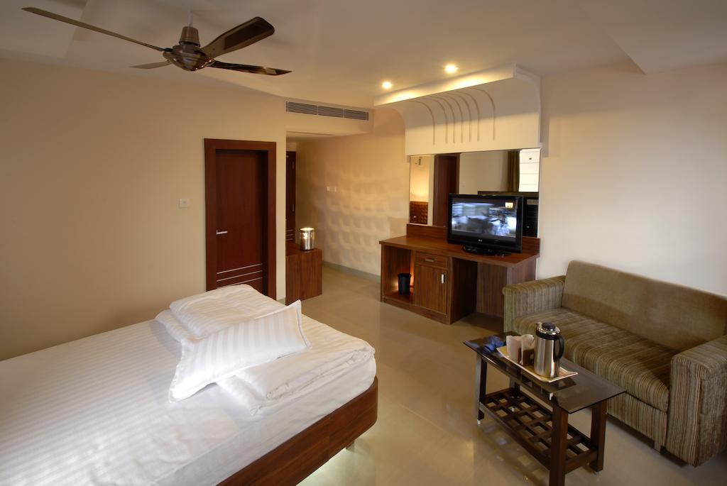 Hotel Tulsi Exotic Bhopal Room photo